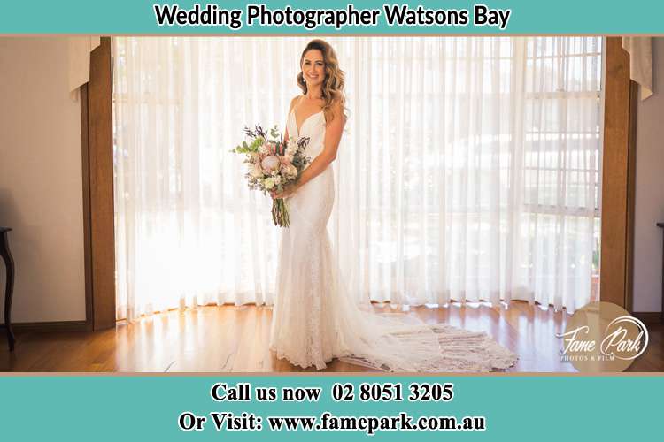 Photo of the Bride holding bouquet of flower Watsons Bay NSW 2030